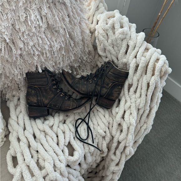 Women’s Freebird boots size 7 - Picture 2 of 10